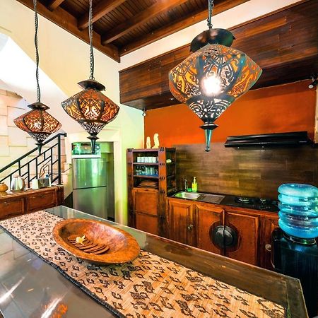 De Cinta Villa - Kuta - 5 Bedrooms - Heart Of Kuta 外观 照片