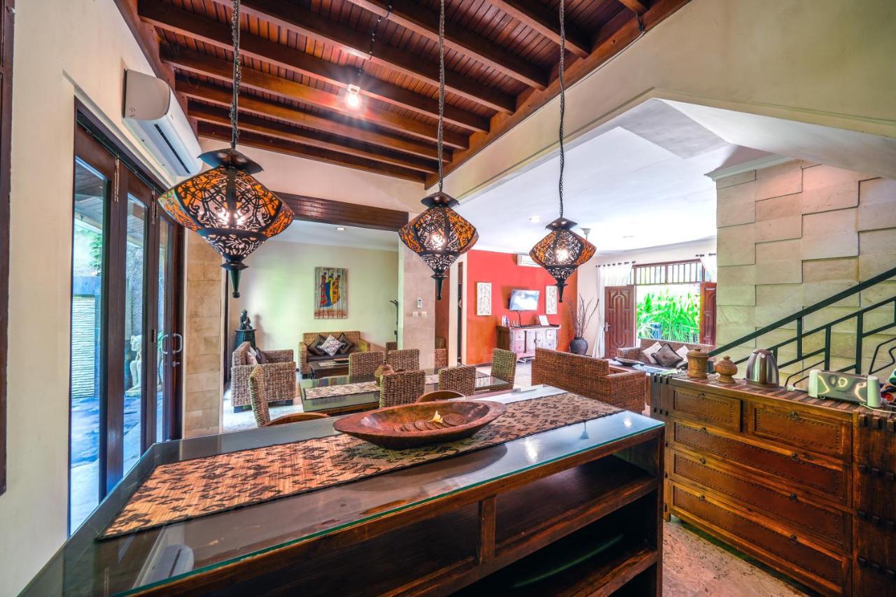 De Cinta Villa - Kuta - 5 Bedrooms - Heart Of Kuta 外观 照片