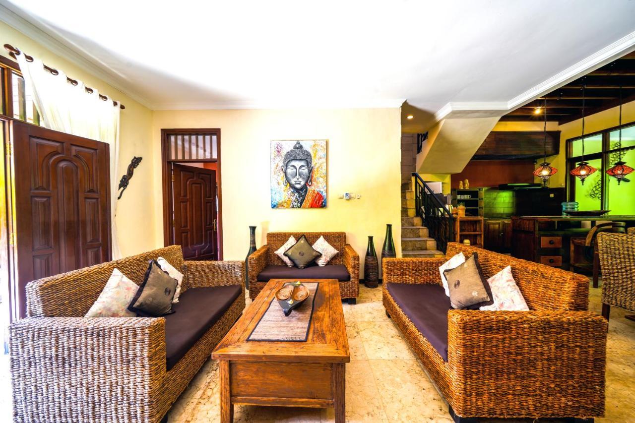 De Cinta Villa - Kuta - 5 Bedrooms - Heart Of Kuta 外观 照片